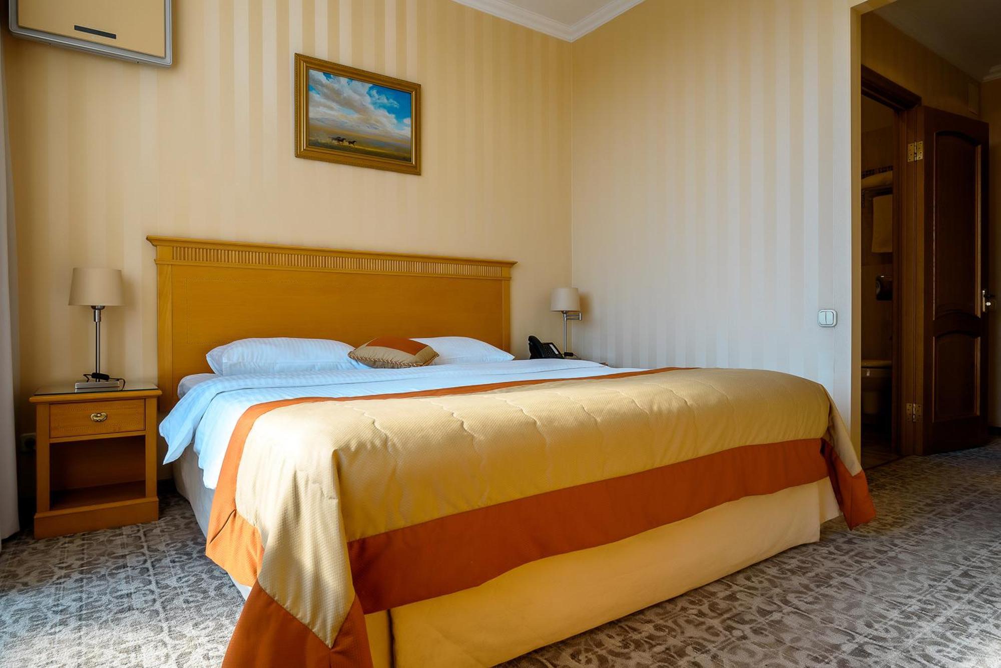 Hotel Cosmonaut Karagandy Esterno foto