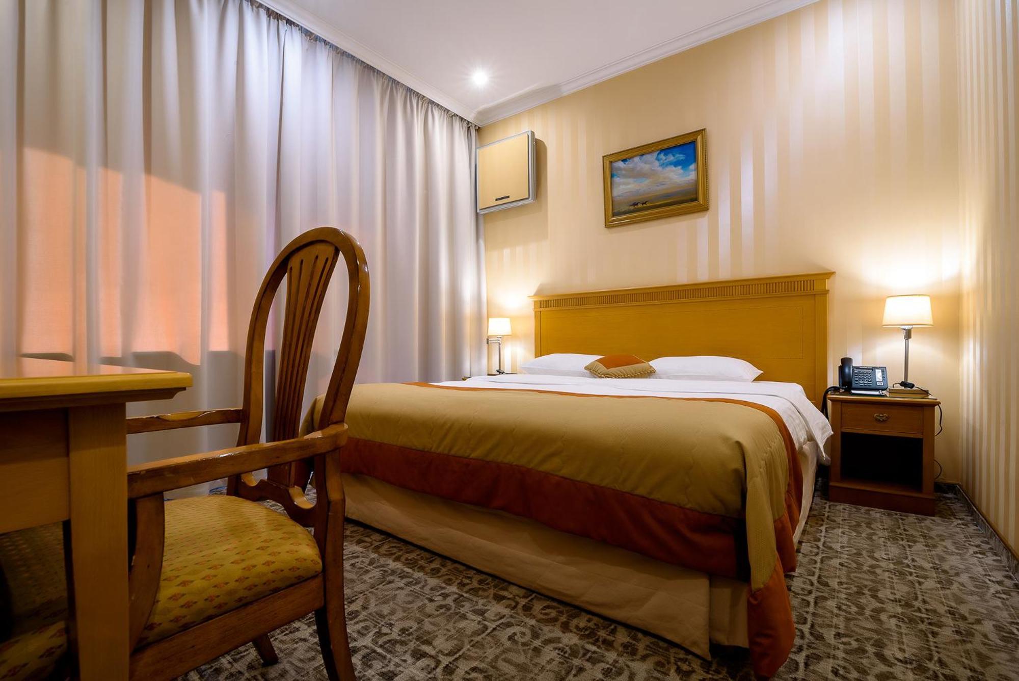 Hotel Cosmonaut Karagandy Esterno foto